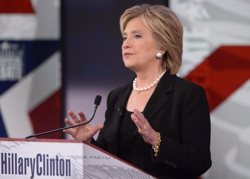 Americans trust Hillary Clinton in the fight against terrorism - ảnh 1